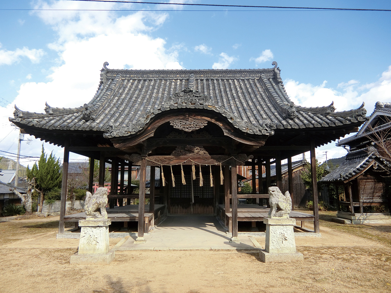 新羅(しんら)神社(明田)